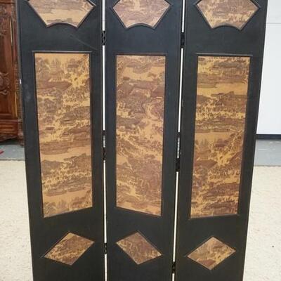 1021	DOUBLE SIDED 3 PART FOLDING SCREEN, 71 IN HIGH X 48 IN OPEN
