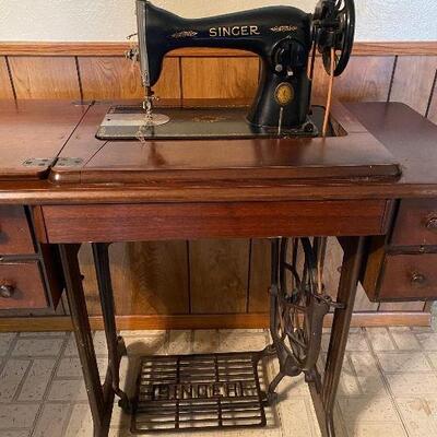 Vintage Singer Sewing Machine in Original Cabinet