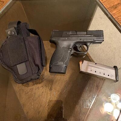 M&P 45 Shield Smith & Wesson. Comes with round of Ammo & Case
