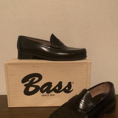 Like new Bass & Co Weejuns, size 10.