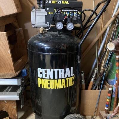 Central Pneumatic 125 PSI 21 Gal Air Compressor
