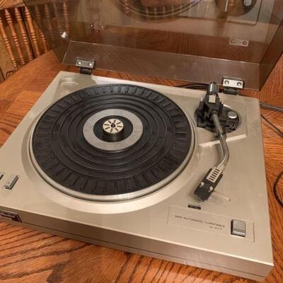 Studio-Standard by Fisher turntable. Makes noise, but does not turn.