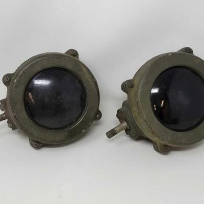 #1756 â€¢ Industrial Light Fixture
