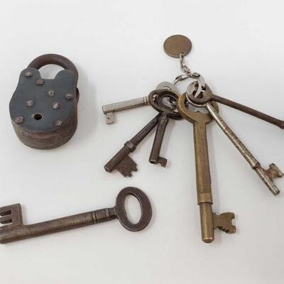 #1634 â€¢ Vintage Lock and Keys
