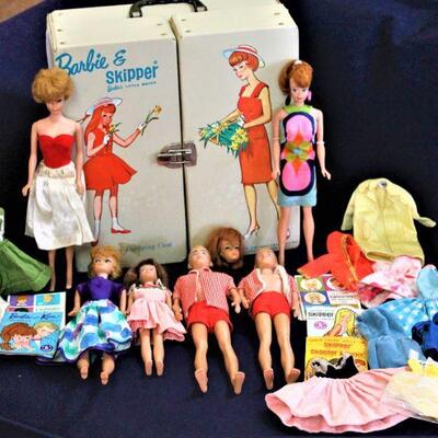 Vintage Barbies!  Oh yeah... Skipper and Ken too.  