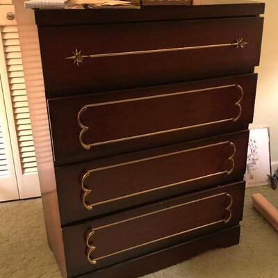 https://www.ebay.com/itm/124552458171	BM7003 Tall Mid Century Modern Chest of Drawers Local Pickup		Buy-It-Now	 $95.00 
