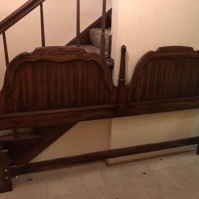 https://www.ebay.com/itm/124552470258	BM7019 King Size Headboard Local Pickup			 $50.00 
