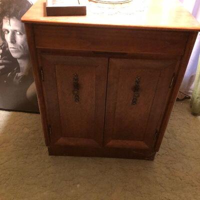 https://www.ebay.com/itm/124552459128	BM7004 End Cabinet Wood 2 Door Local Pickup		Buy-It-Now	 $75.00 
