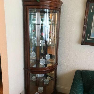 DREXEL CURIO CABINET