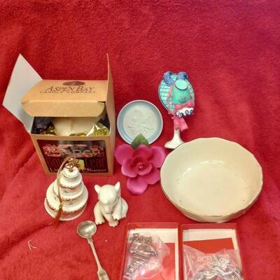 https://www.ebay.com/itm/115385093007	LB3053 GRANNY'S VINTAGE ASSORTED JUNK LOT, 		Auction 	 Starts 05/20/2022 After 6 PM 

