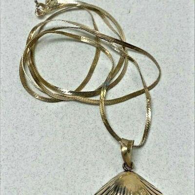 https://www.ebay.com/itm/125319171882	LB1054 STERLING SILVER NECKLACE AND SHELL PENDANT 		Auction 	 Starts 05/20/2022 After 6 PM 
