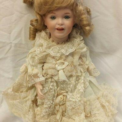 https://www.ebay.com/itm/115385092789	LB3059 VINTAGE 13.75 TALL STEPHANIE HENSON PORECELAIN DOLL , NEW ORLEANS 1985		Auction 	 Starts...