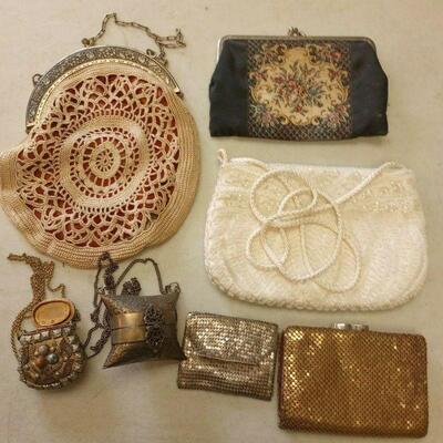 https://www.ebay.com/itm/125307515948	LB3040 ASSORTED VINTAGE HAND BAGS, PURSES, & WALLET 		Auction
