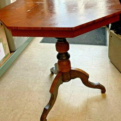 https://www.ebay.com/itm/115385091767	PO1001 ANTIQUE ITALIAN TABLE BY UCCELLINI BIRD ART DETAIL 		Auction 	 Starts 05/20/2022 After 6 PM 
