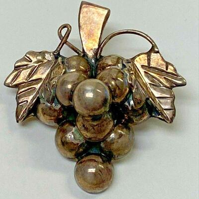 https://www.ebay.com/itm/125319140539	LB1071 STERLING SILVER GRAPES ON VINE CHARM PIN		Auction 	 Starts 05/20/2022 After 6 PM 
