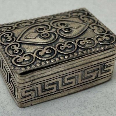 https://www.ebay.com/itm/115387214626	LB1057 VINTAGE STERLING SILVER PILLBOX STAMPED 935 		Auction 	 Starts 05/20/2022 After 6 PM 
