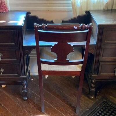https://www.ebay.com/itm/125316388085	JK1018 ANTIQUE VANITY DESK DRESSER 		Auction 	 Starts 05/20/2022 After 6 PM 
