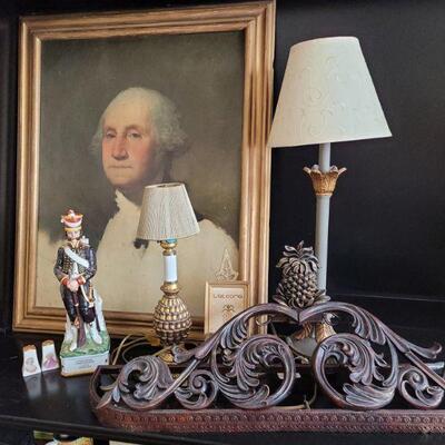 George Washington Framed picture, 2 lamps, figurines and pineapple dÃ©cor. https://ctbids.com/#!/description/share/768225

 