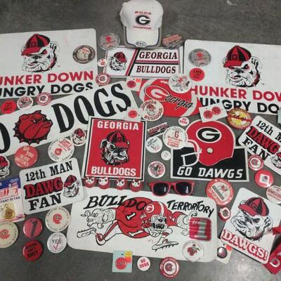 Show your spirit with Georgia Bulldog magnets and buttons!!

https://ctbids.com/#!/description/share/768462 