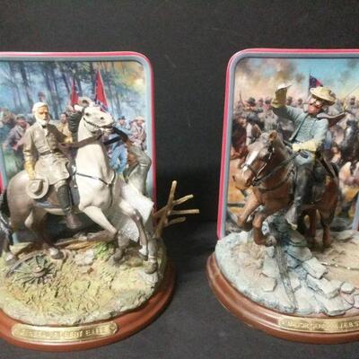 General Rovert E. Lee limited edition "Glory in Gray" from the Bradford Exchange measures 7.5" tall (Plate No. A1180)...