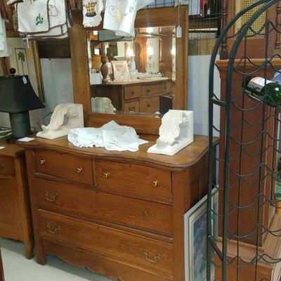 oak chest of drawers  100.00