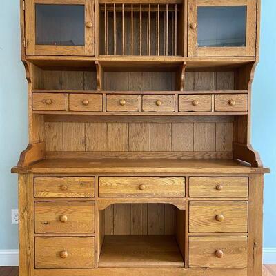 Beautiful hutch in excellent condition.  