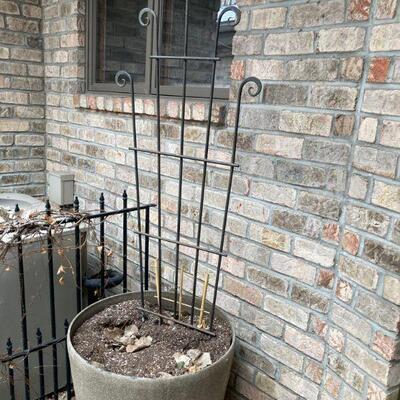 One of many pots & a trellis