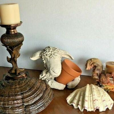 https://www.ebay.com/itm/124679361833	KG0073 "WILDLIFE" LOT OF MISC HOME DECORATION 		Buy-It-Now	$19.99 
