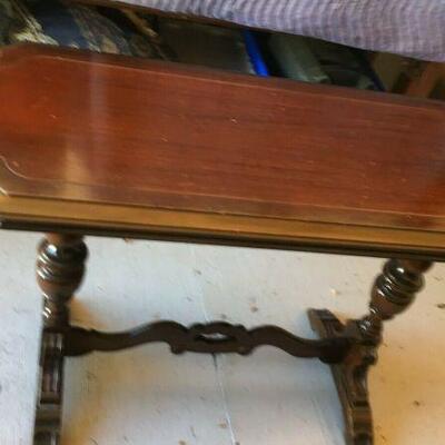https://www.ebay.com/itm/114764933039	KG0038 WOODEN ORNATE END FOYER HALL SIDE TABLE		Buy-It-Now	 $49.99 

