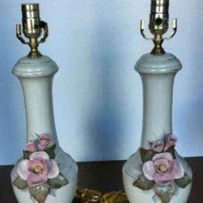 https://www.ebay.com/itm/114764908588	KG0064 PAIR OF TABLE LAMPS WITH CERAMIC ROSE DETAIL		Buy-It-Now	19.99
