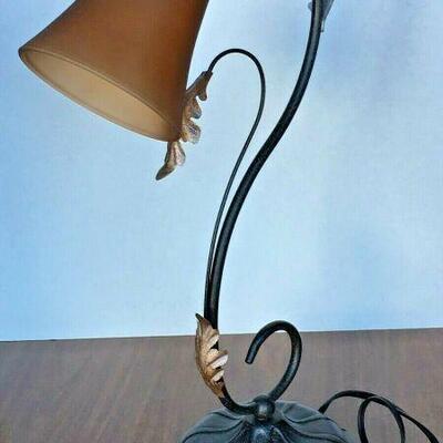 KG0065	https://www.ebay.com/itm/114764864516	KG0065 TALL TABLE LAMP WITH GLASS SHADE AND CURVED ARM		Buy-It-Now	39.99
KG0066...