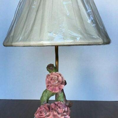 https://www.ebay.com/itm/124679382194	KG0063 TABLE TOP LAMP WITH 3 ROSES CERAMIC		Buy-It-Now	29.99
