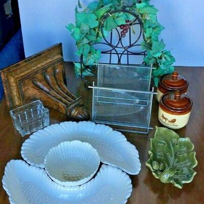 https://www.ebay.com/itm/114764868958	KG0057 LOT OF MISC DECORATIVE HOME ITEMS CERAMIC GLASS, METAL		Buy-It-Now	19.99
