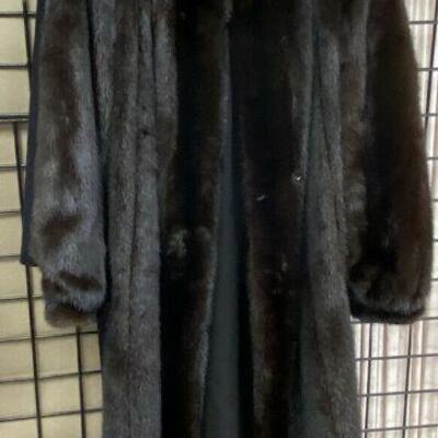 https://www.ebay.com/itm/114777621109	CF9200 Black Mink Full Length Coat by Blackblama UShip or Local Pickup		Buy-it-Now	 $1,299.99 
