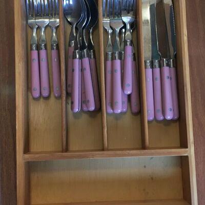 KG0055	https://www.ebay.com/itm/114764904881	KG0055 SET OF PINK UTENSILS WITH WOOD ORGANIZER 		Buy-It-Now	19.99
