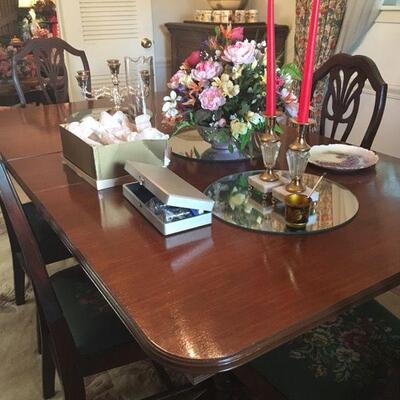 https://www.ebay.com/itm/124658548372	CT7007 Duncan Phyfe Dinning Table w/ 6 Chairs Local Pickup	Auction
