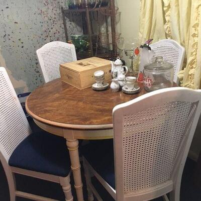 https://www.ebay.com/itm/114745606946	CT7008 Mid Century Modern Breakfast Table w/ 4 Chairs Local Pickup	Auction

