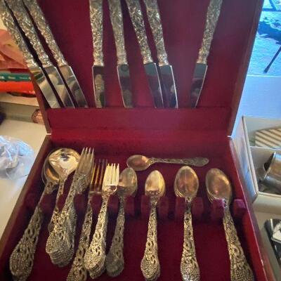 https://www.ebay.com/itm/124658243276	CT7001 Godinger Silver Company Flatware Set Local Pickup	Auction
