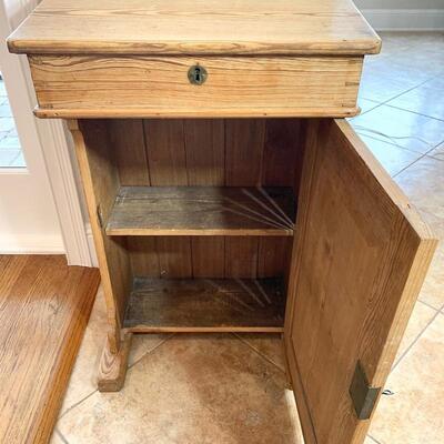 Antique oak teacher's lectern measures 22" x 16" x 36"   (NO KEY)