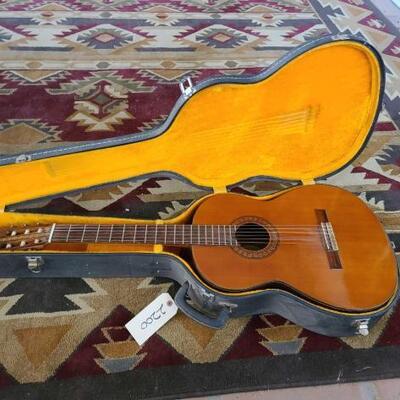 2200	

Orlando Guitar And Case
Orlando Guitar And Case