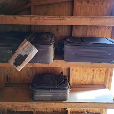 4022	

3 Suit Cases
Ranging In Size From Approx: 29" x 20" x 10" - 21" x 16" x 9"