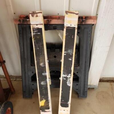 6024	

Saw Horses
2 Sets Of Saw Horses. One Set Is Collapsible
