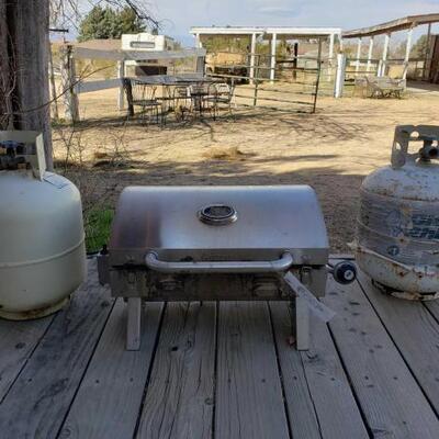 6006	

Propane BBQ
Propane BBQ & 2 Propane Tanks