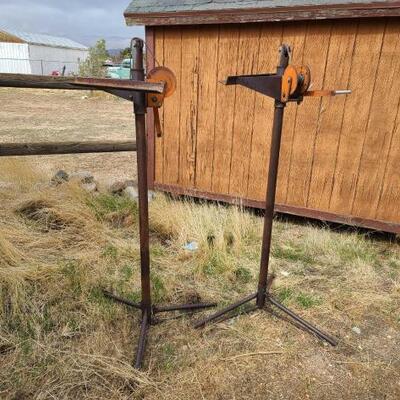 4004	

2 Camper Jacks
Measures Approx: 33" x 33" x 63"