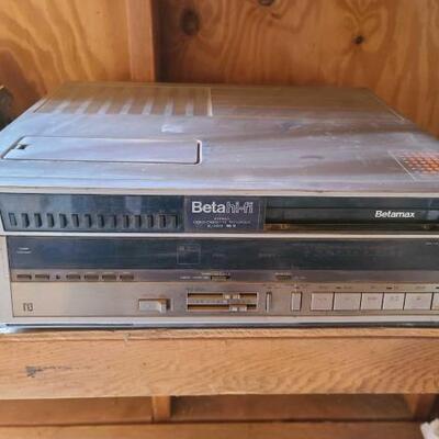 4009	

Sony Beta Hi-Fi Stero Video Cassette Recorder
Sony Beta Hi-Fi Stero Video Cassette Recorder. Betamax Model