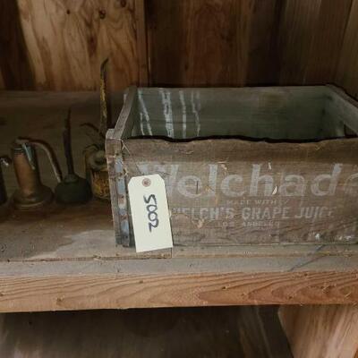 5002	

Vintage Welchade Crate And 4 Oilers
Crate Measures Approx: 18.5" x 12" x 9"