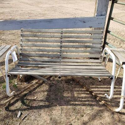 6010	

Swinging Bench
Measures Approx: 68" Ã— 17"