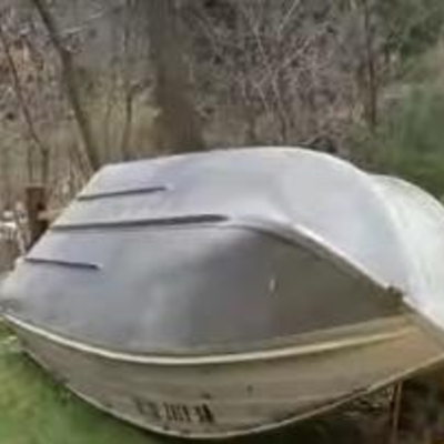 16" fishing boat with 2 seats and paddles.