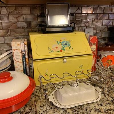 ANTIQUE YELLOW METAL BREAD BOX