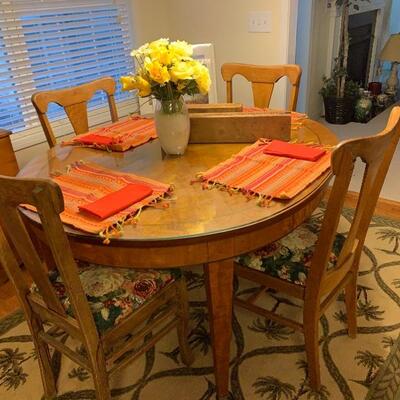 OVAL DINING TABLE WITH CHAIRS